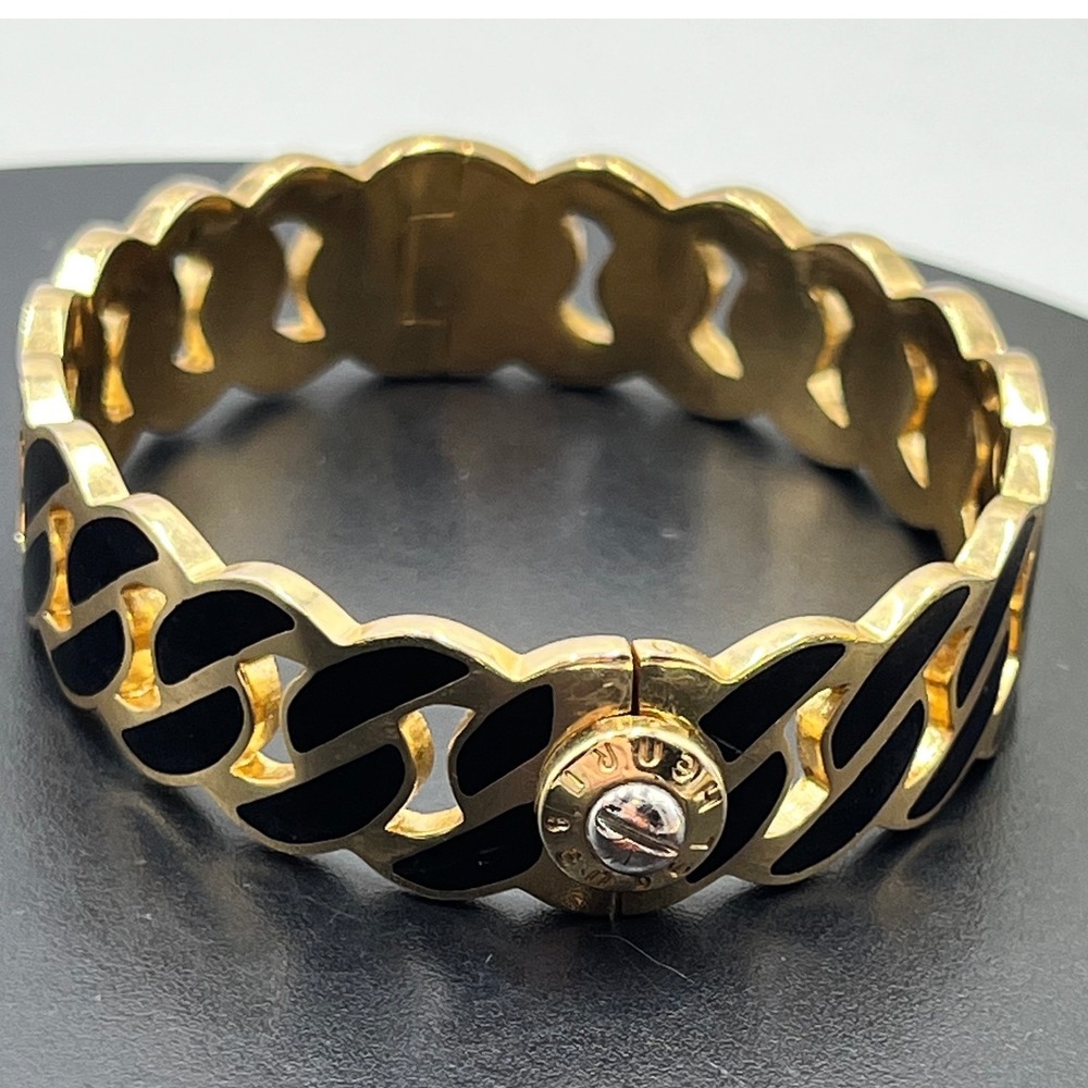Henri Bendel Black
Enamel Gold Tone Curb Chain Hinged Bangle Bracelet Clasp